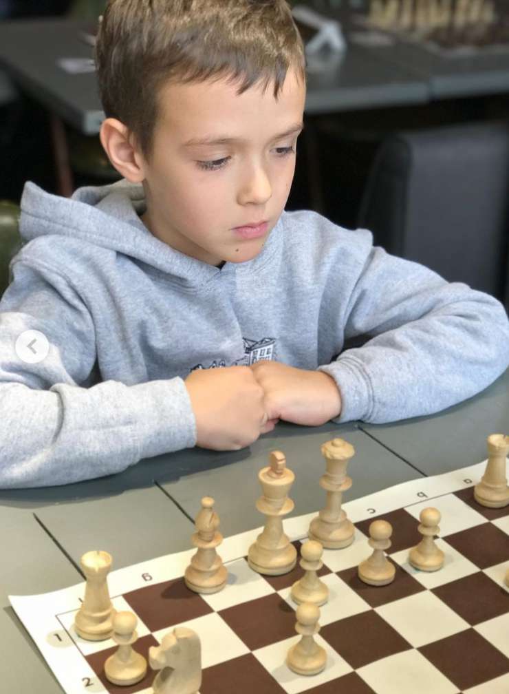 Сын Водонаевой гаджетам предпочитает шахматы