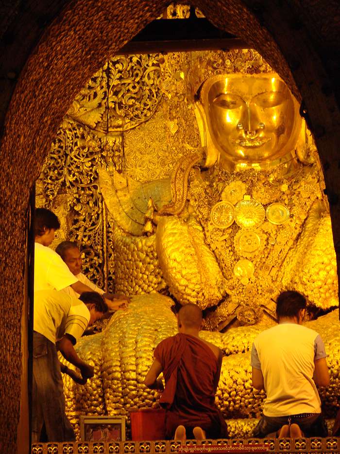 «Золотой Будда» в Мандалае