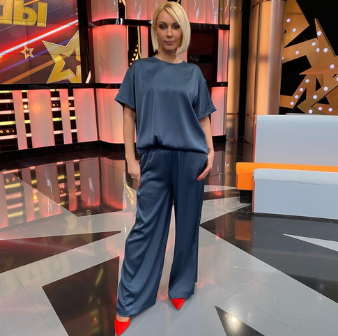 Лера Кудрявцева опубликовала архивное фото из пионерской юности