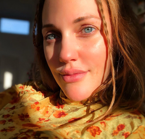 Мерьем Узерли впервые показала лицо младшей дочери