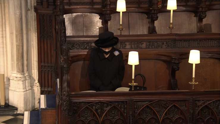 Елизавета II на прощальной церемонии своего супруга принца Филиппа Елизавета II на прощальной церемонии своего супруга принца Филиппа