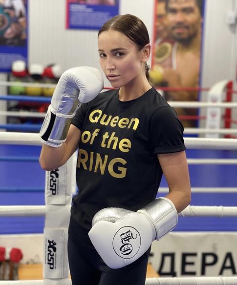 «Я против»: Бузова осудила людей, которые делают себе пресс и ягодицы с помощью хирурга