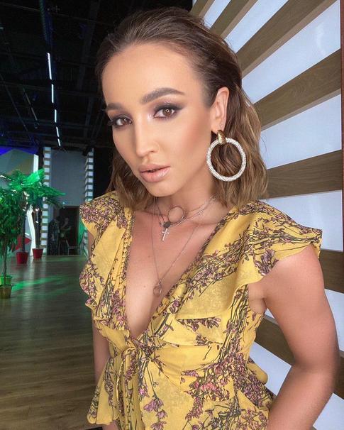 6 конфузов на ковровой дорожке: Бузова, Костюшкин и другие «герои»