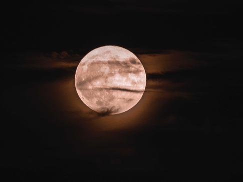 Суперлуние, полнолуние и затмение: какие знаки Зодиака в зоне риска