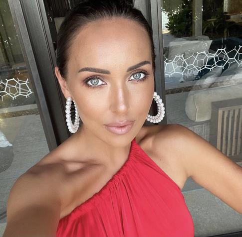 «Ни одной морщинки»: Алсу в честь праздника показала свою мать