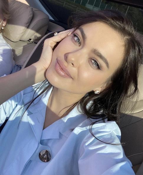 Елена Темникова показала редкое фото с матерью