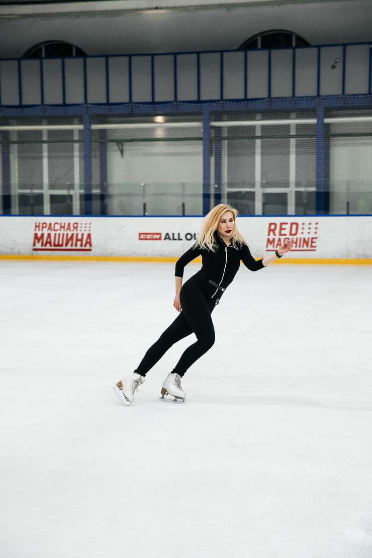 Анастасия Гребенкина показала мастер-класс на льду