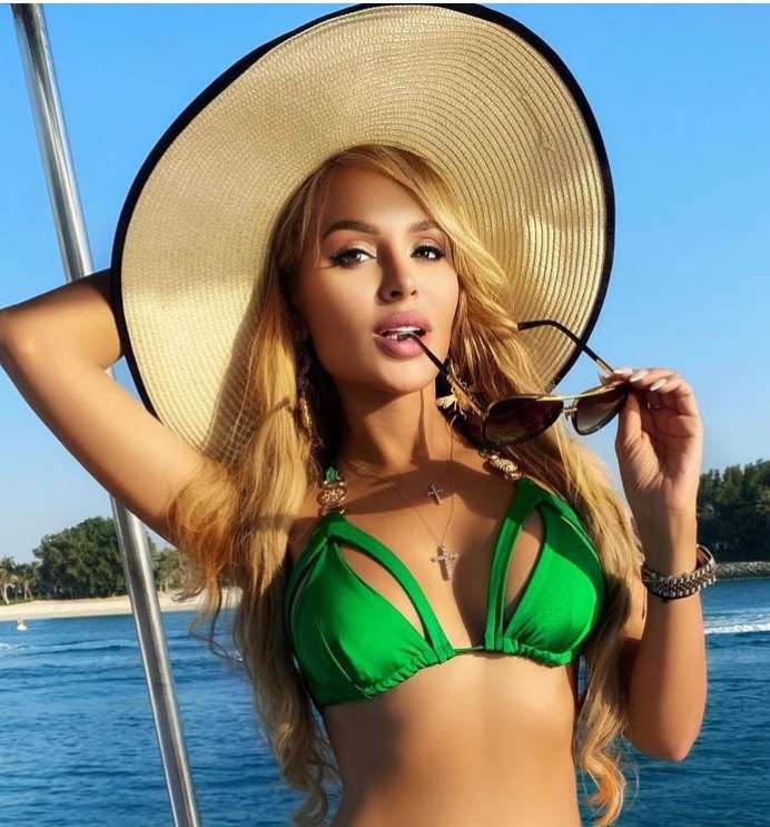 Анна Калашникова снова увеличила грудь