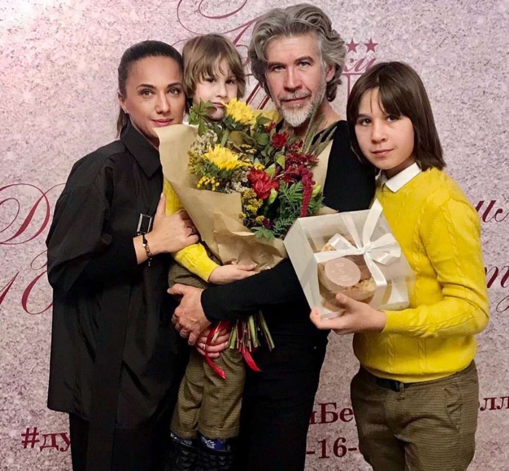 Валерий Яременко с женой Анной и сыновьями Кузьмой и Степаном