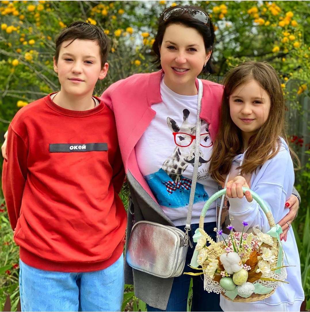 Ирина Слуцкая с сыном Артемом и дочерью Варей
