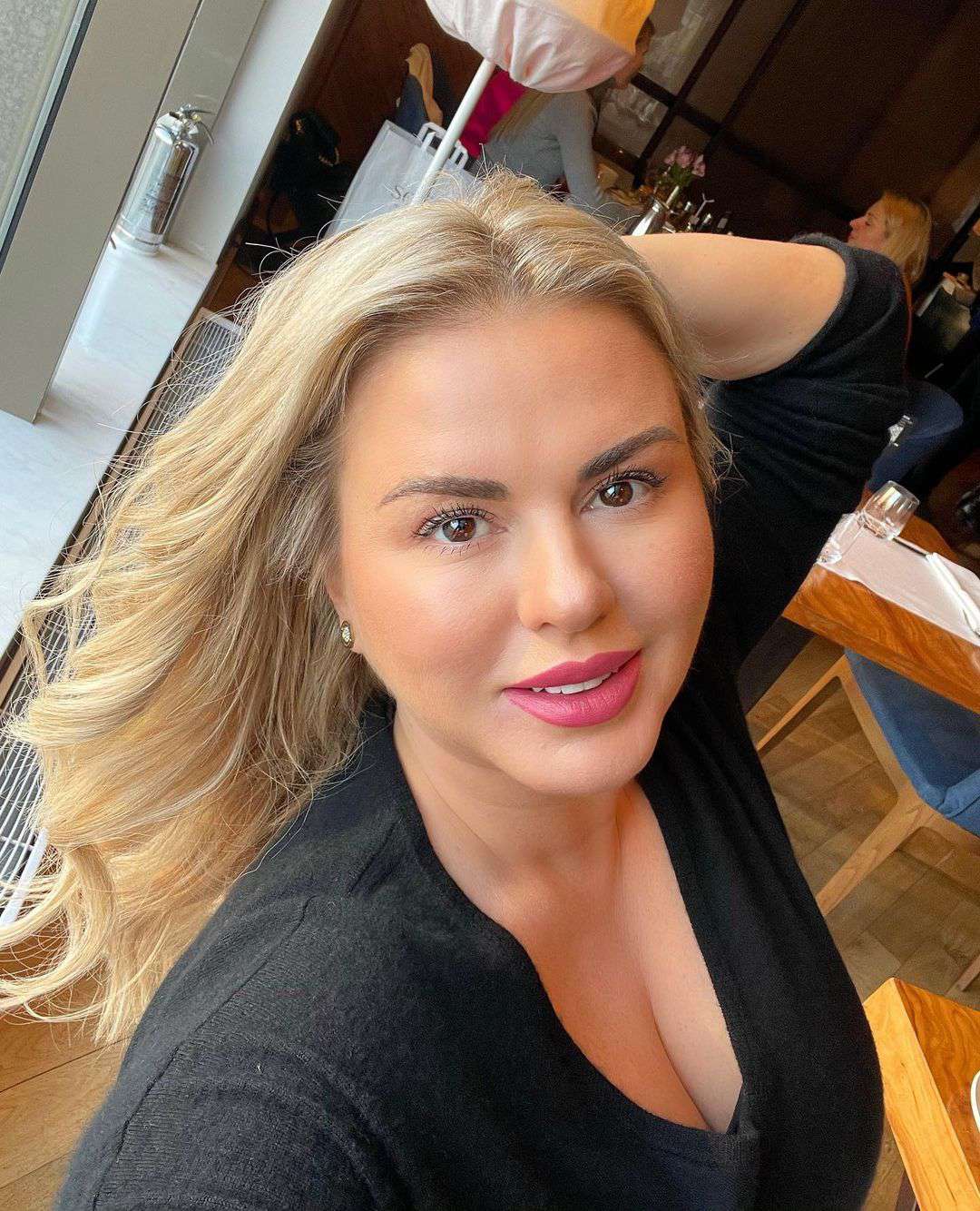 Чтобы решить эту проблему, некоторые решаются на процедуру по уменьшению груди