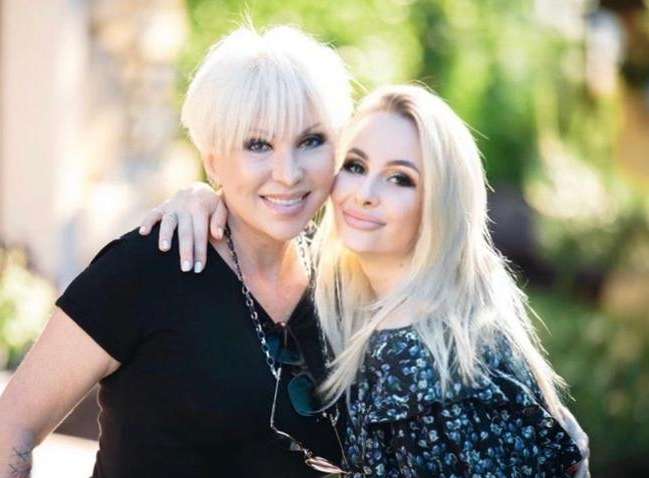 Валентина Легкоступова с дочерью Анэттой Бриль