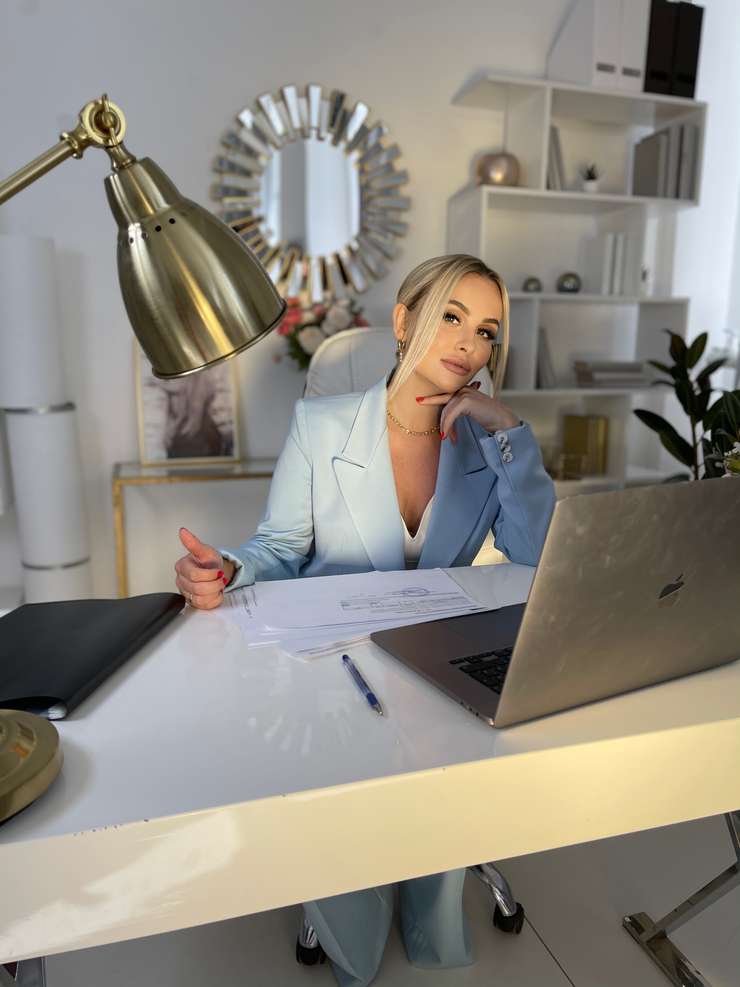 Анэтта Бриль также умеет профессионально готовить и занимается ресторанным бизнесом