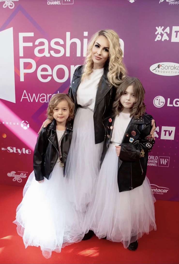 У Анэтты Бриль подрастают две талантливые дочки