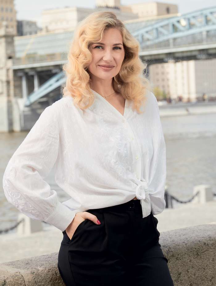 Блузка, Gustav (OZ-Fashion); брюки, Patrizia Pepe (Live Pr) Блузка, Gustav (OZ-Fashion); брюки, Patrizia Pepe (Live Pr)