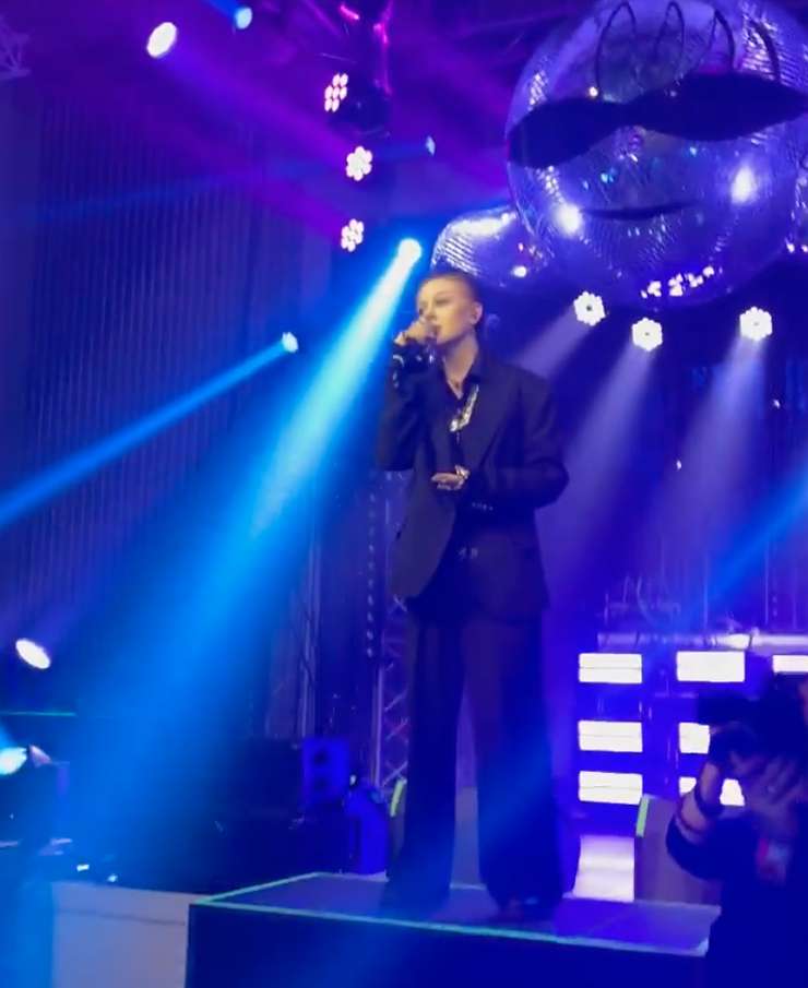 Для родителей в этот вечер пела дочь Лидия