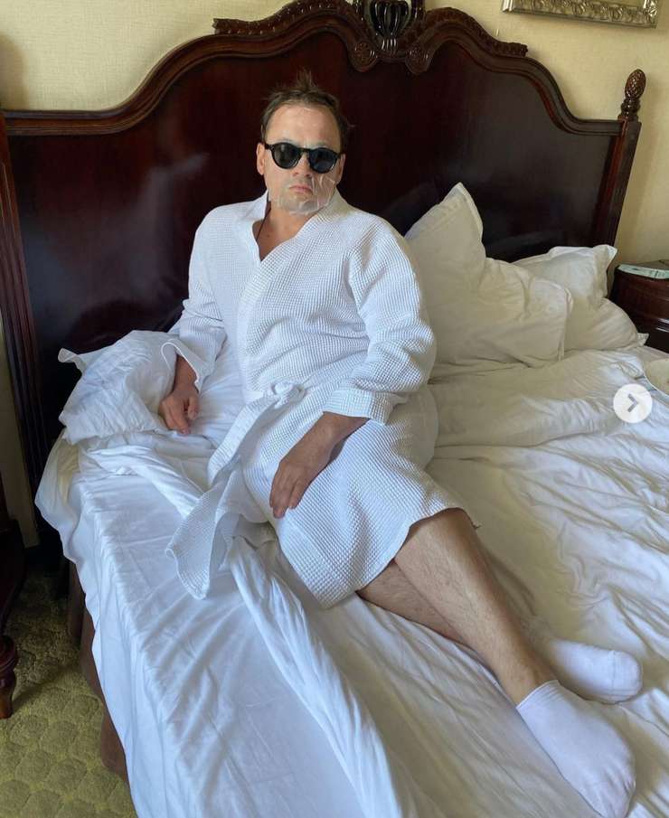 Актер ждет переезда в новую квартиру Актер ждет переезда в новую квартиру