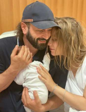 Лиза Арзамасова и Илья Авербух в роддоме