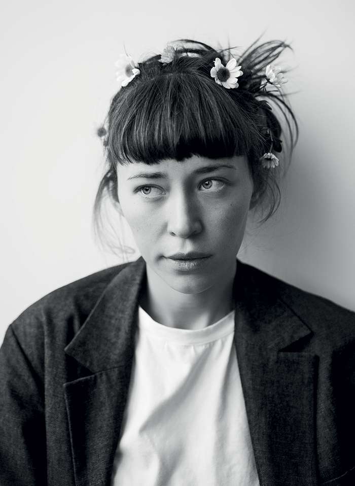 С резюме на французском и моей черно-белой фотосессией я пришла в самое культовое модельное агентство Парижа и заявила, что хочу с ними работать