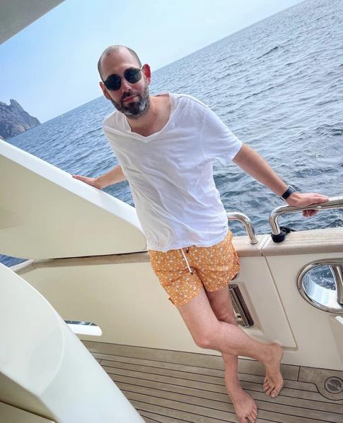 СМИ: Семен Слепаков завел роман с юной актрисой