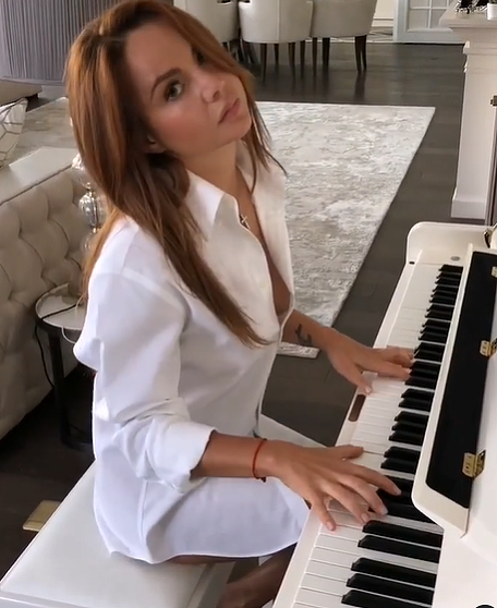 Лечащий врач МакSим рассказал о первых словах певицы после комы