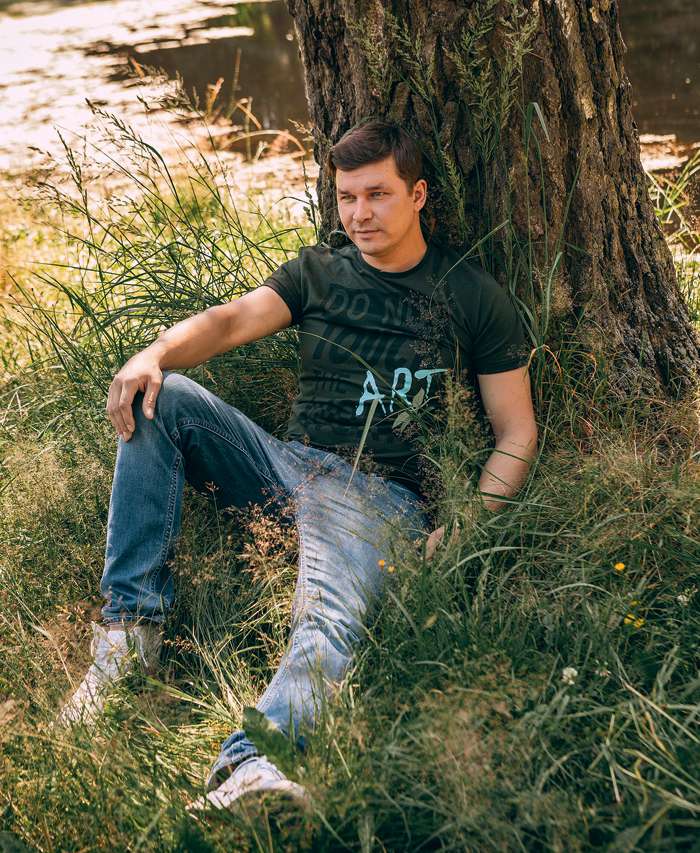 Руслан увидел первокурсницу Щукинского училища Аллу Подчуфарову и сразу решил, что «эта девчонка будет его женой»