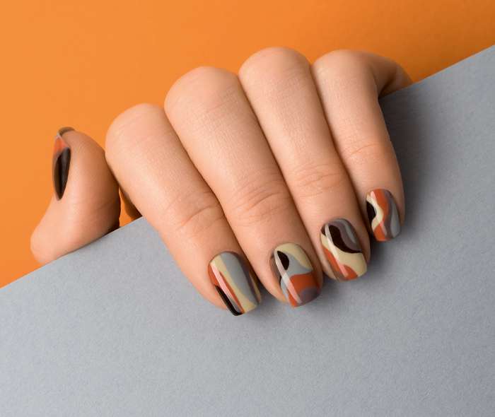 Как правильно ухаживать за руками осенью?