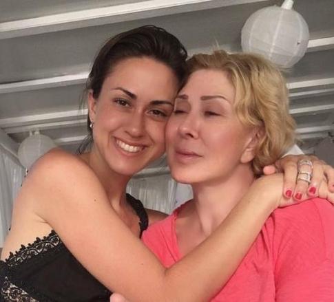 Дочь Успенской записала видеообращение своим подписчикам