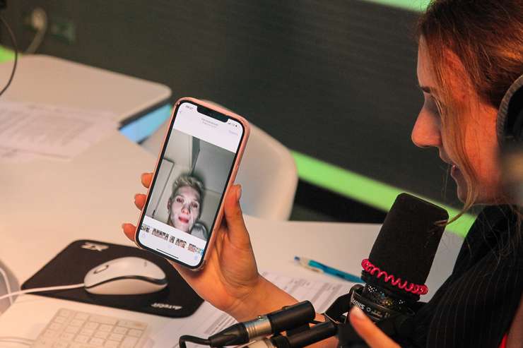 Даня разрешил заглянуть в свой телефон