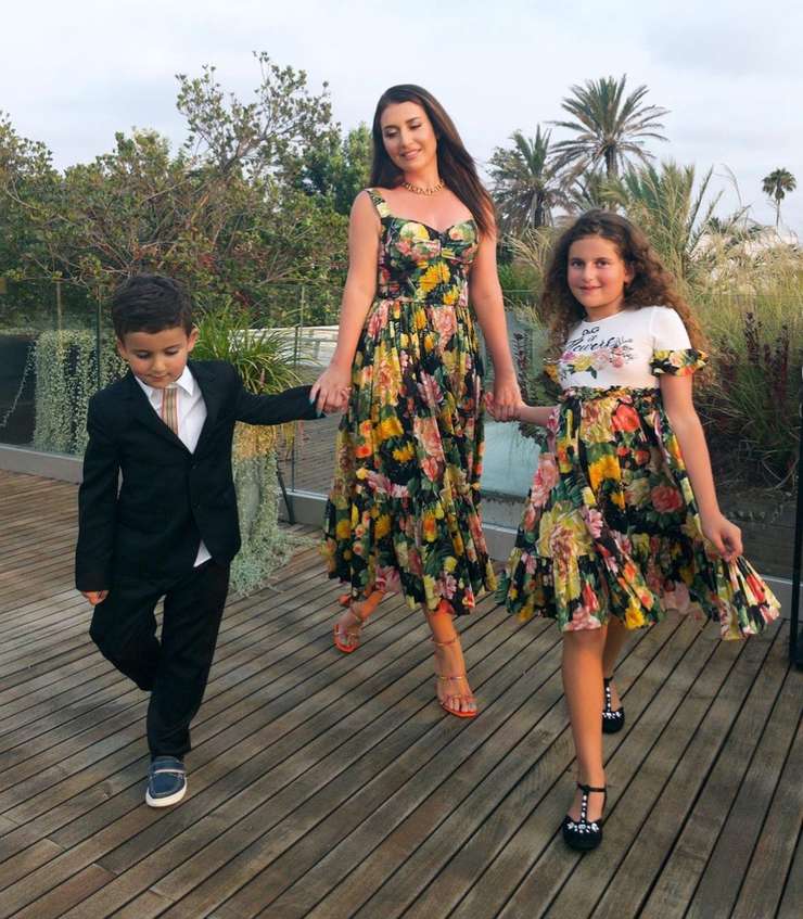 Певица с сыном Мироном и дочерью Маргаритой