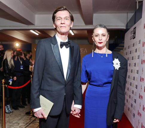 Фандера в индиго, Горбачева с высоким разрезом: яркие образы «Золотого орла»