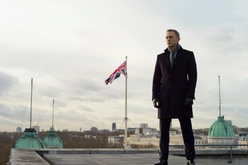 Сыгравший Джеймса Бонда актер получил британский рыцарский орден