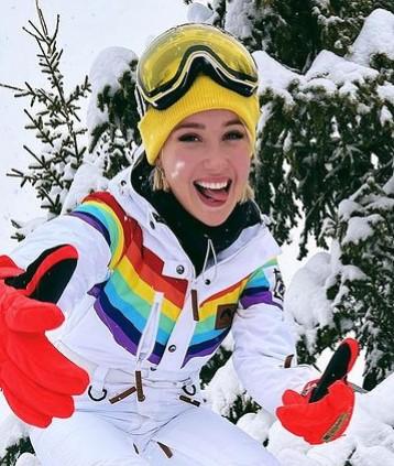 Клава Кока получила травму и передвигается на костылях