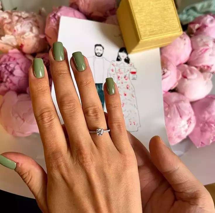 Актриса похвасталась помолвочным кольцом