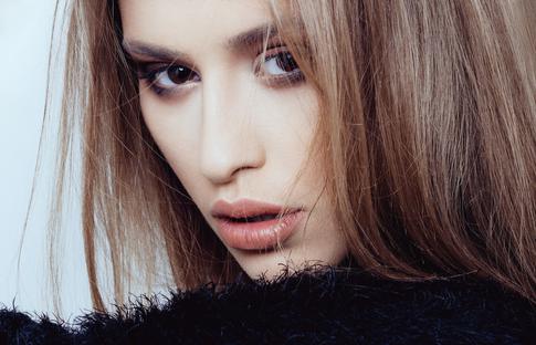 Уход за волосами осенью: советы от специалистов и бьюти-новинки