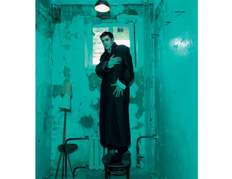 "Часто творческие люди бывают манипуляторами. Они не могут жить без интриг, создания какой-то особой атмосферы. Мне это неблизко" Часто творческие люди бывают манипуляторами. Они не могут жить без интриг, создания какой-то особой атмосферы. Мне это неблизко