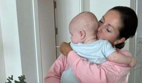 Нюша впервые показала лицо девятимесячного сына