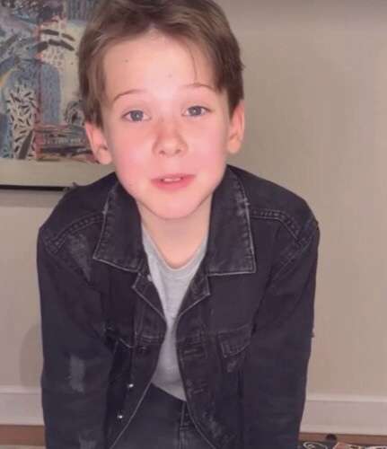 Платон растет копией звездной мамы