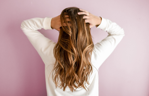 Скинификация: как и зачем ухаживать за кожей головы