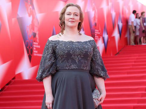 Экс-свекровь Юлии Ауг выселила ее из квартиры из-за политической позиции