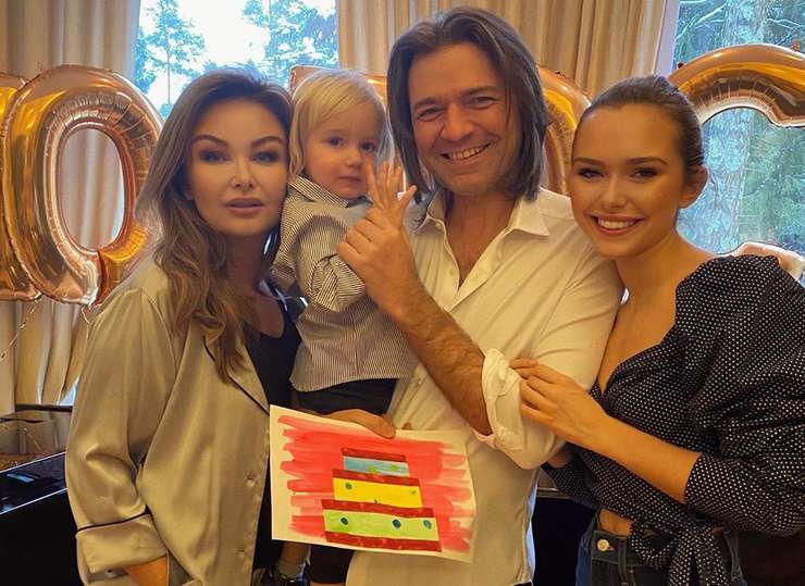 Дмитрий Маликов с женой и детьми