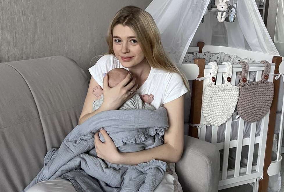 Анастасия Уколова с новорожденным сыном
