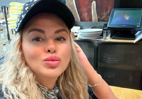 Семенович показала необъятную голую грудь, принимая ванну