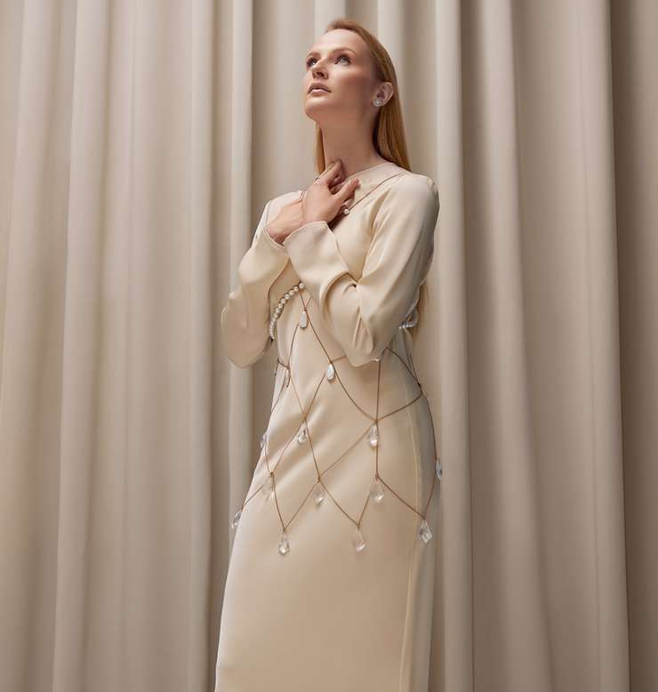 Платье, Alena Akhmadulina; серьги и кольцо из коллекции Classic, кольцо из коллекции Miss Russia, все – Mercury