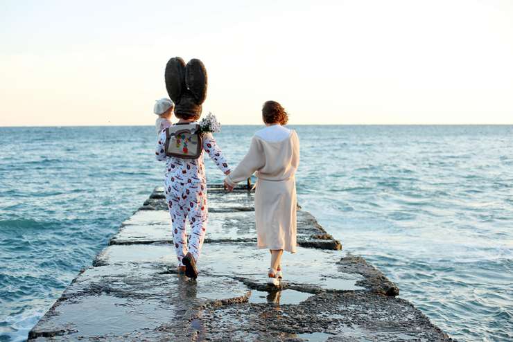 Мы уложили Любу спать, нашли какие-то парики, переоделись и репетировали ночью. Так что я серый кардинал Сережиного успеха