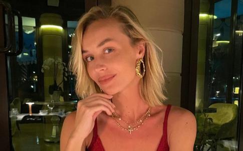 В Сети раскритико­вали фото Гагариной в откровенном бикини