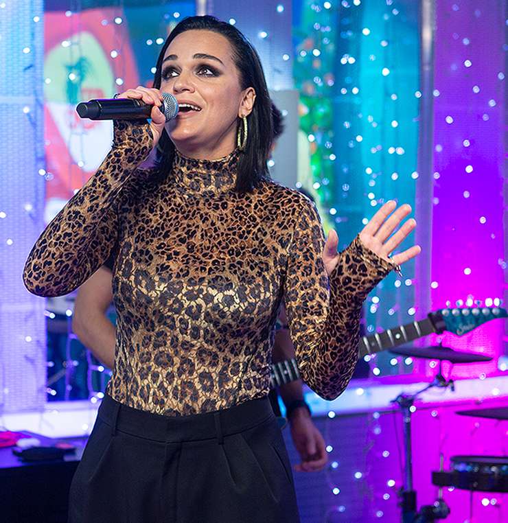 Певица Слава