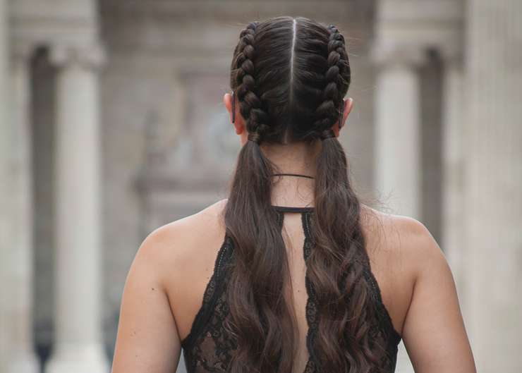 Сложное плетение тоже уже не актуально