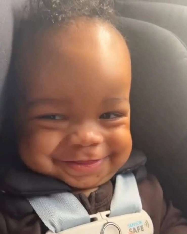 Знаменитость впервые показала своего сына