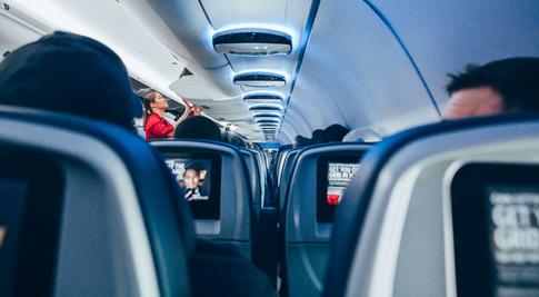 Напитки, которые испортят вам перелет — откажитесь от них